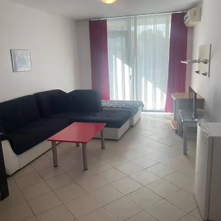 Apartamento двустаен с изглед към басейна Sunny Beach